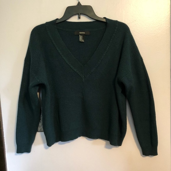 Green V neck sweater - Picture 6 of 8